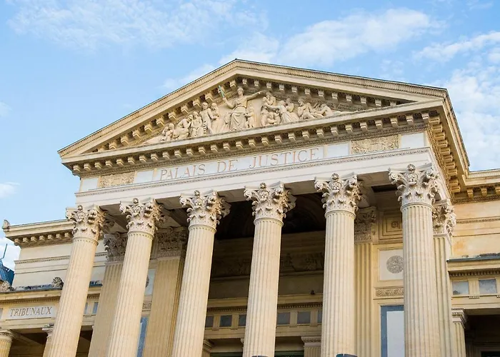 Les Arenes, 1 A 6 Personnes En Centre Ville