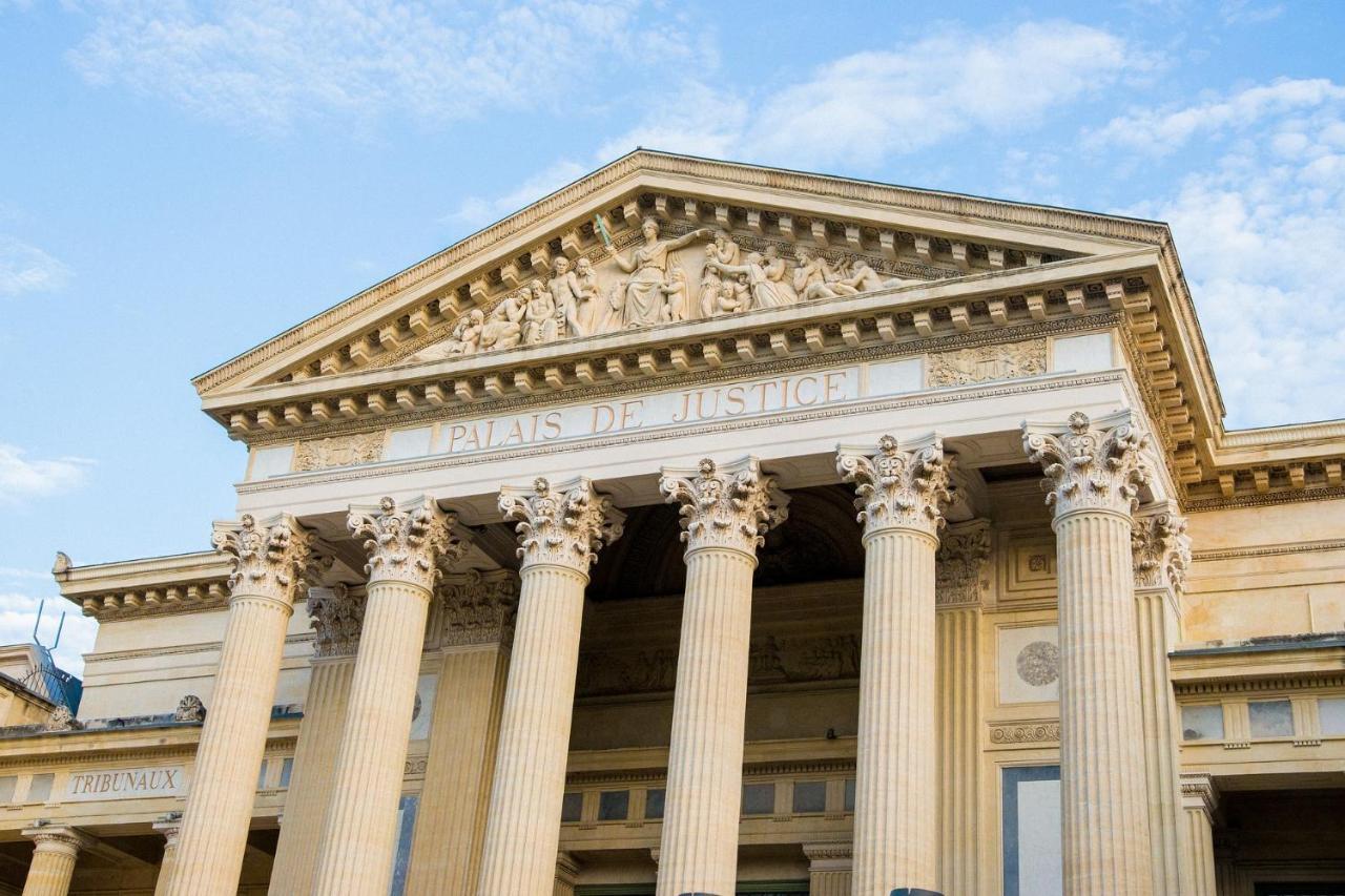 Les Arenes, 1 A 6 Personnes En Centre *